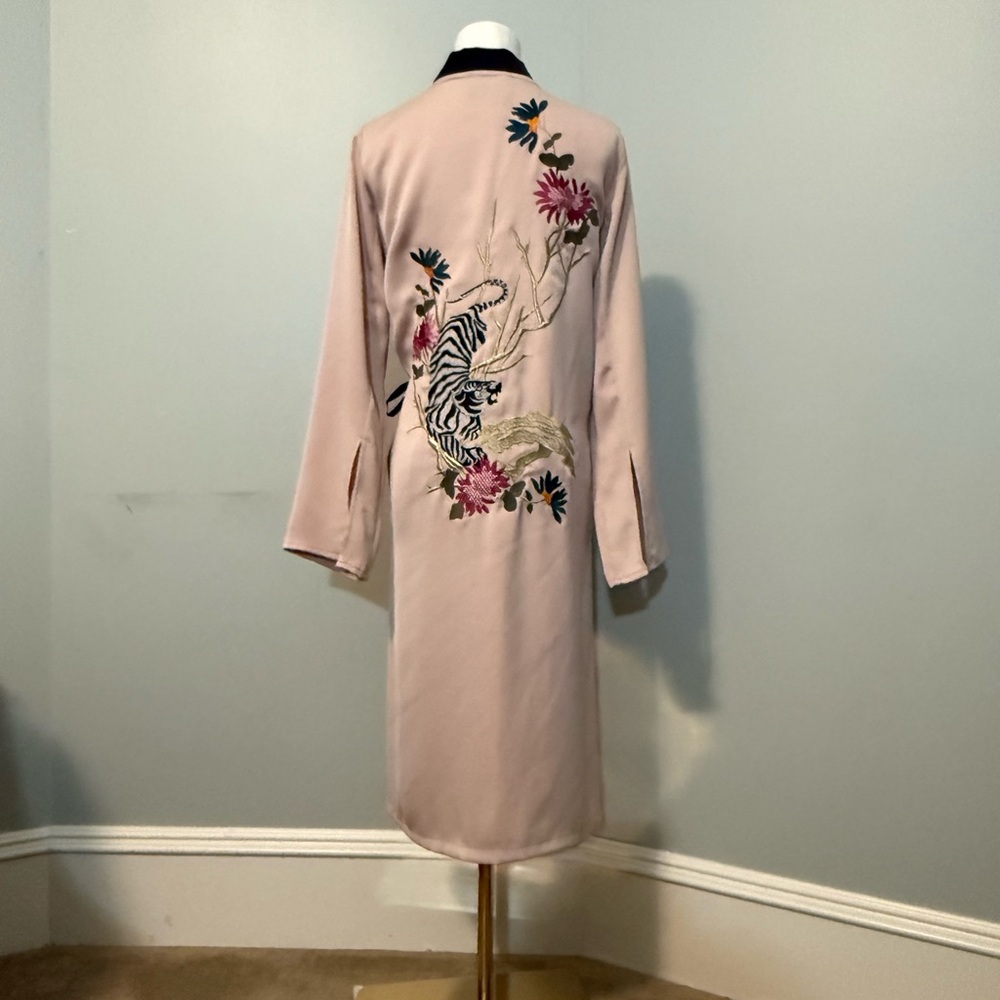 Topshop Elegant Floral Embroidered Robe - Pink and Navy - Picture 2 of 4